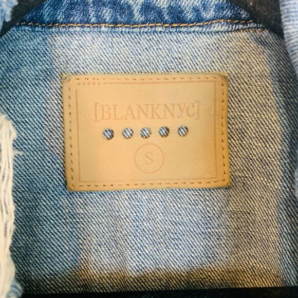 BLANKNYC Distressed Light Wash Denim Trucker Jacket Size Small Raw Hem Button - Picture 9 of 9